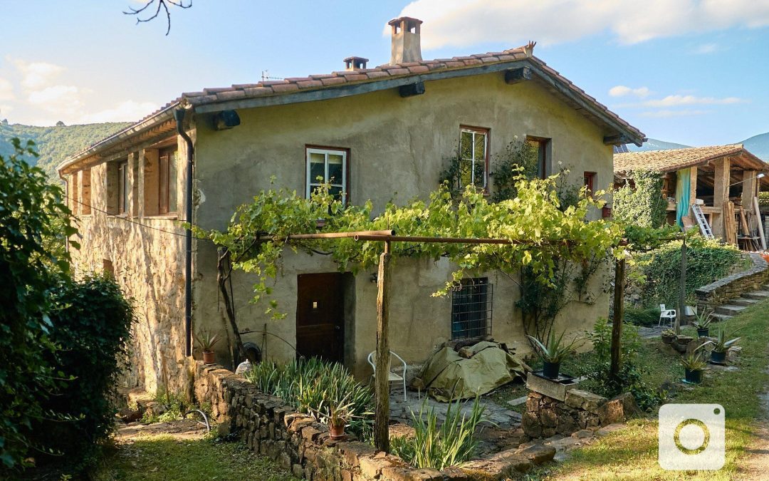 Sesión fotográfica en un hotel rural realizada por un fotógrafo experto en entornos rurales.