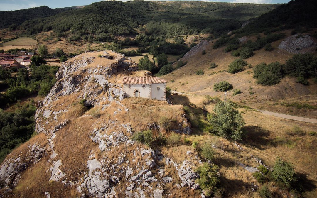 Fotógrafo especializado en casas y hoteles rurales capturando imágenes únicas y encantadoras.